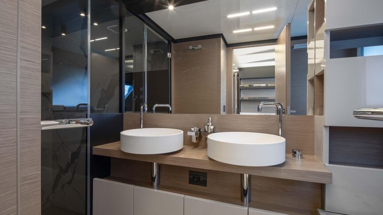 FERRETTI 780