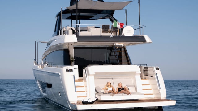 FERRETTI 780