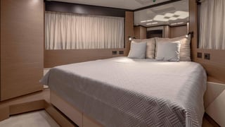 FERRETTI 780