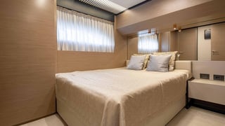 FERRETTI 780