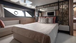 FERRETTI 780
