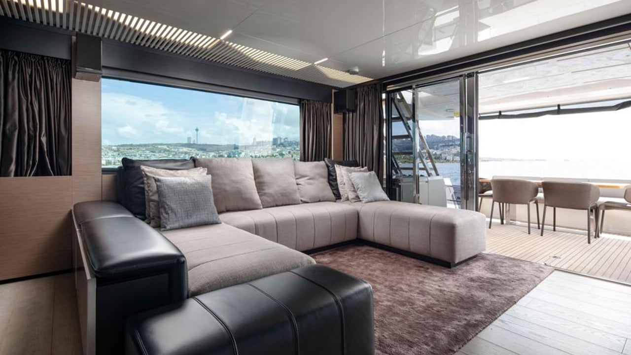 FERRETTI 780