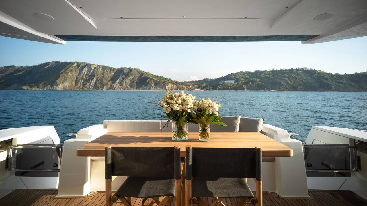 FERRETTI 780
