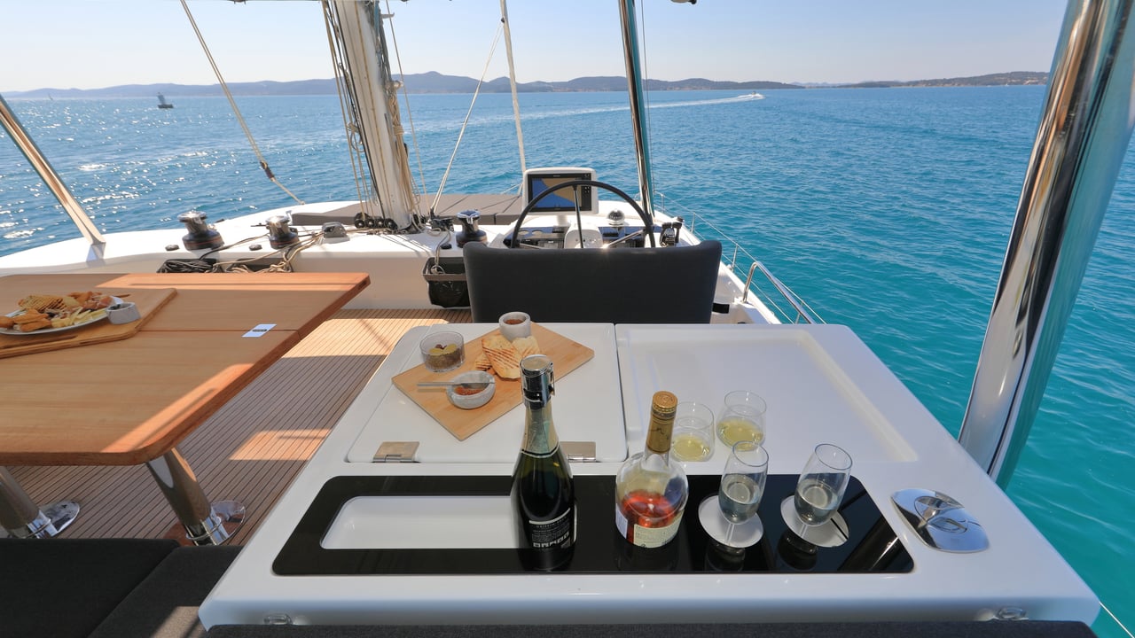 CHAMPAGNE PLEASE