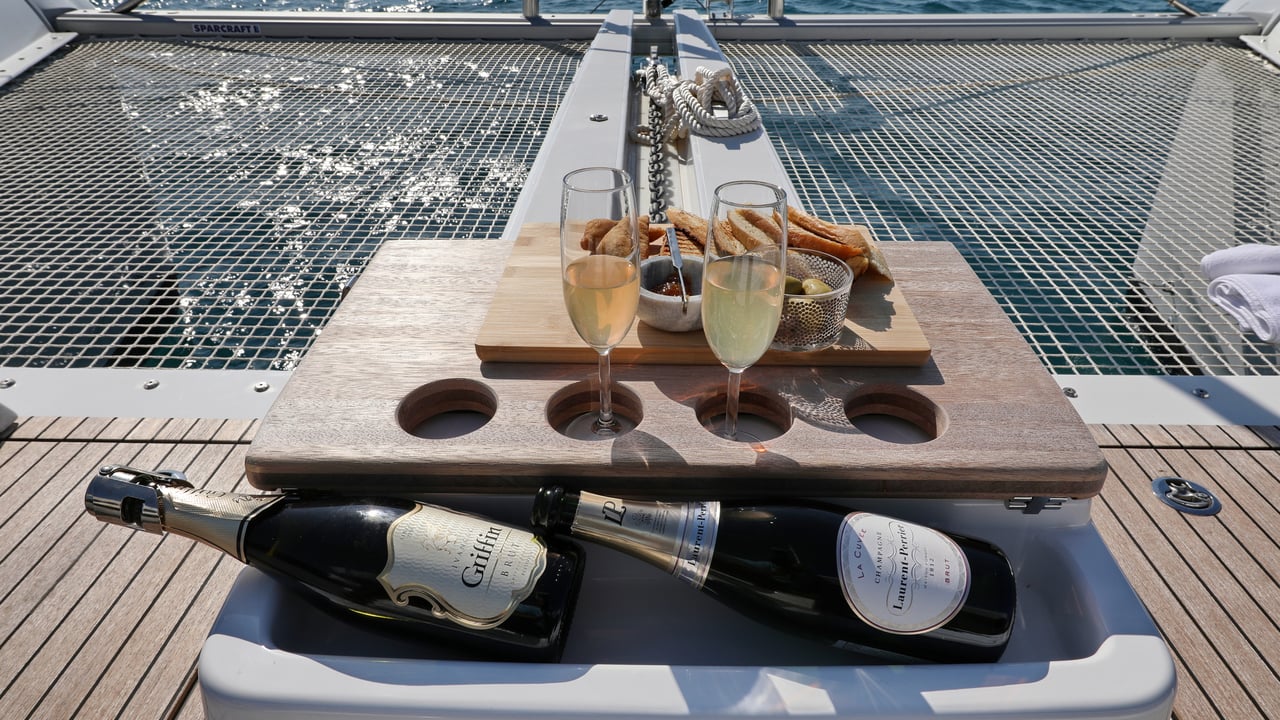 CHAMPAGNE PLEASE