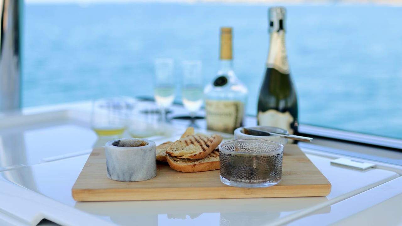 CHAMPAGNE PLEASE