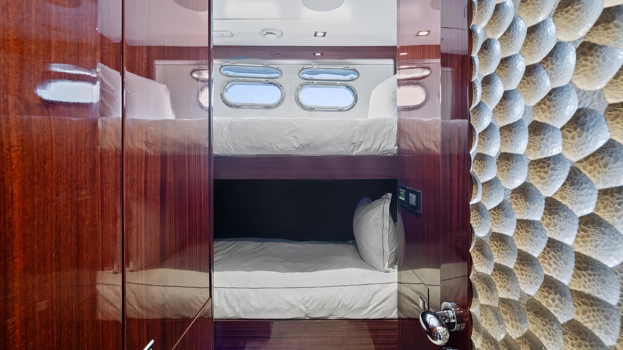 PILOT LOUNGE