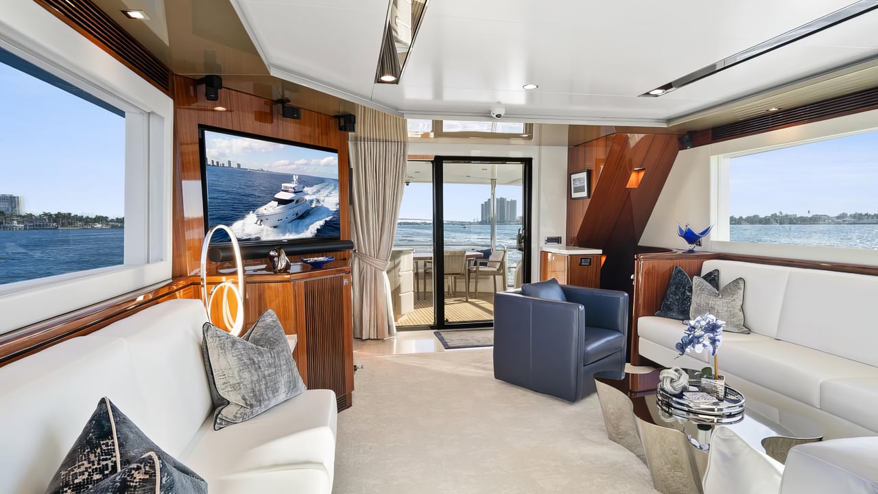 PILOT LOUNGE
