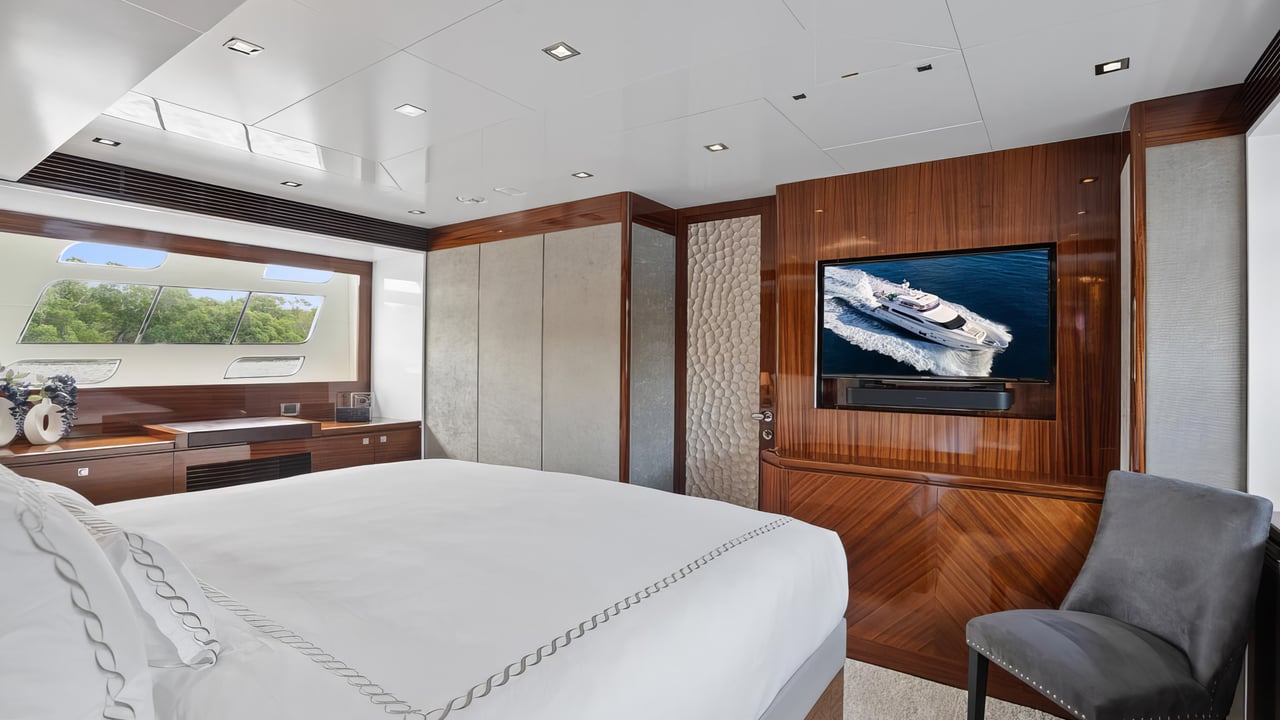 PILOT LOUNGE