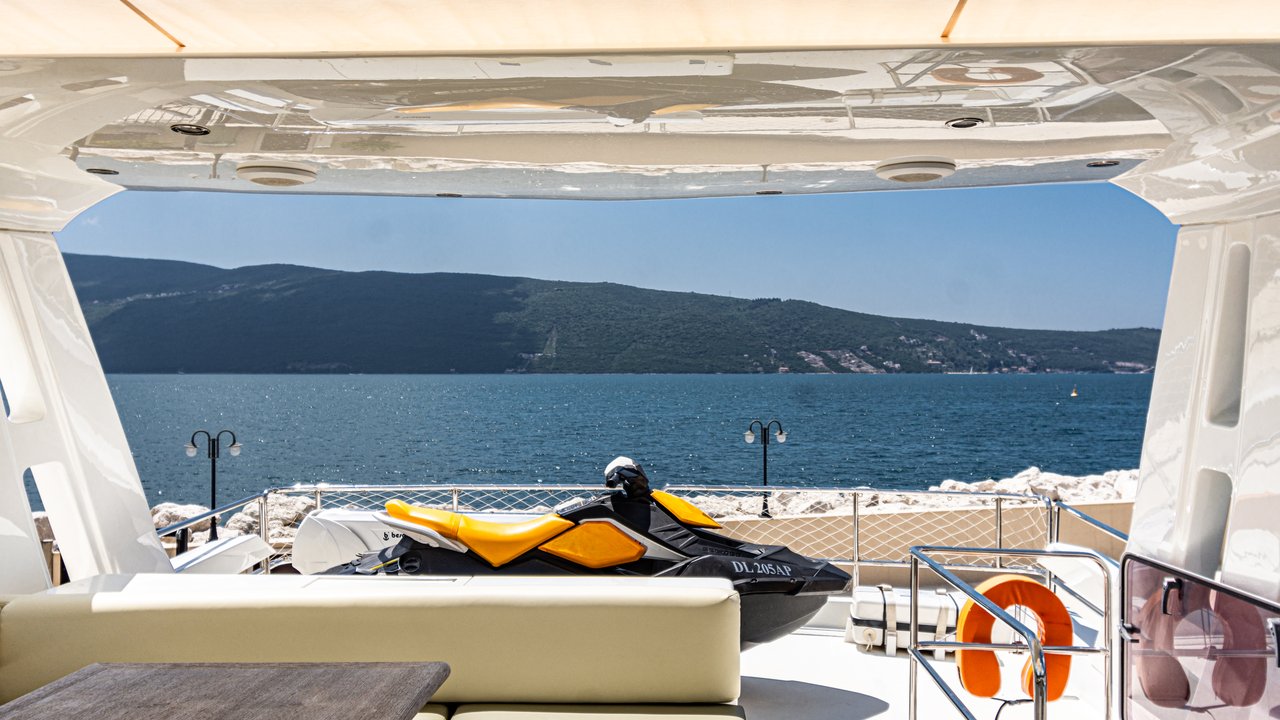 NUMARINE 78 FLYBRIDGE
