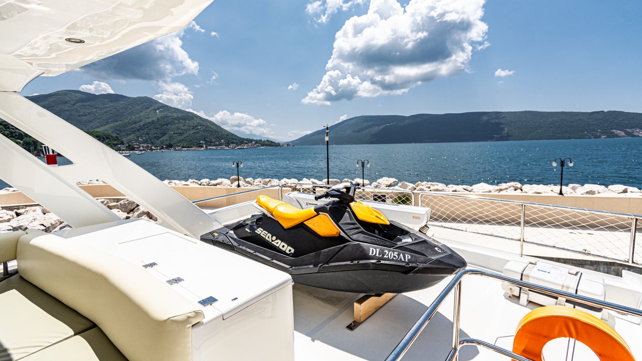 NUMARINE 78 FLYBRIDGE