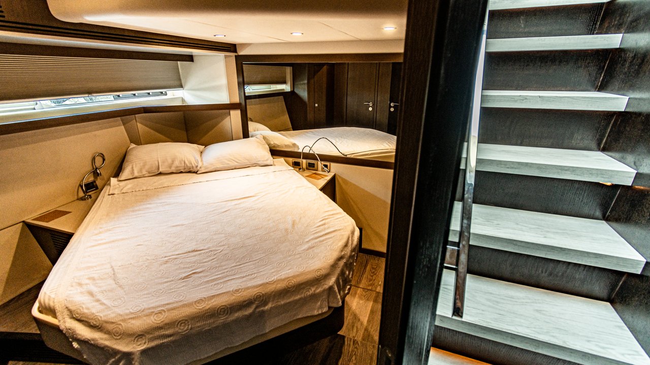 NUMARINE 78 FLYBRIDGE