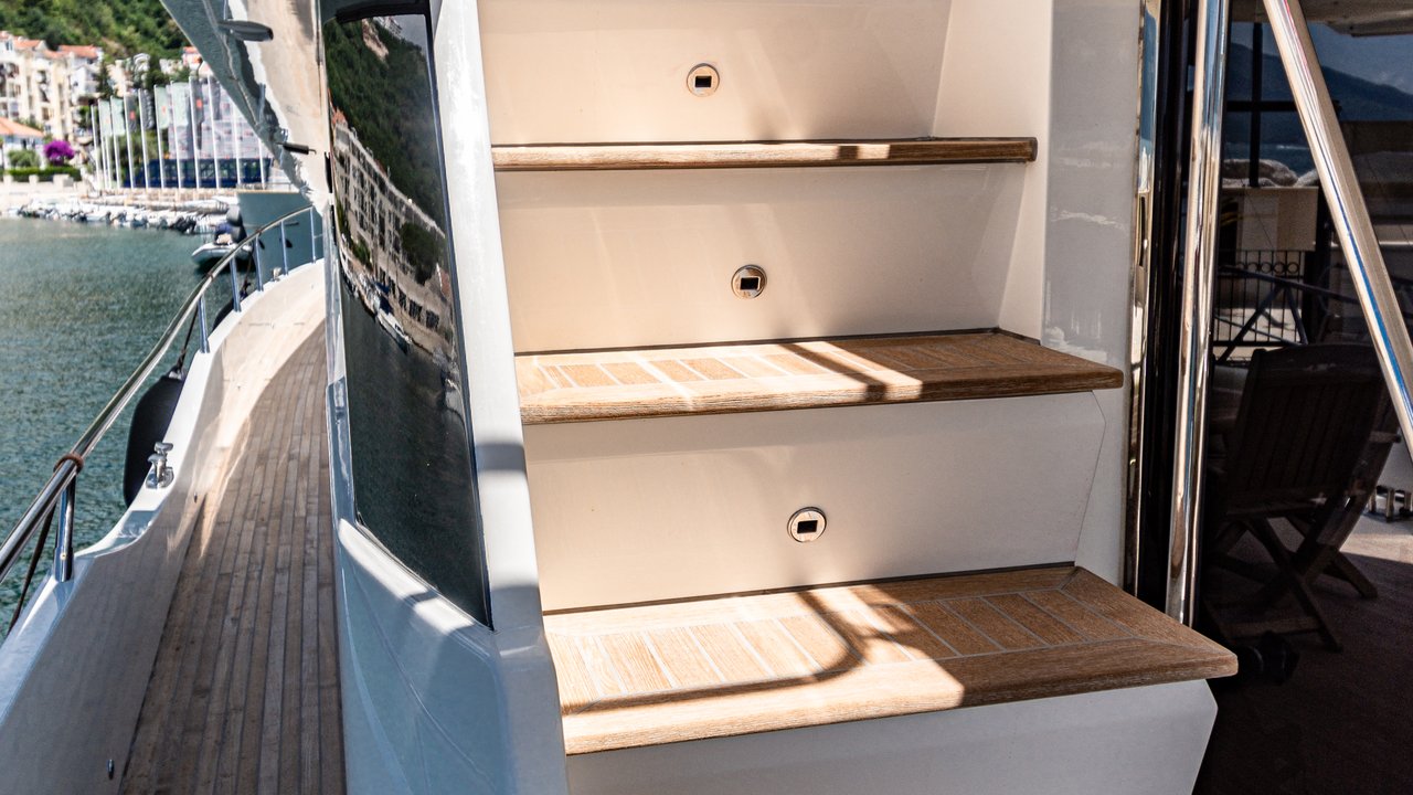 NUMARINE 78 FLYBRIDGE