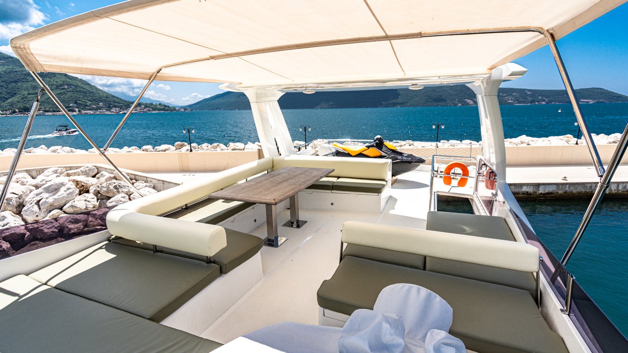 NUMARINE 78 FLYBRIDGE
