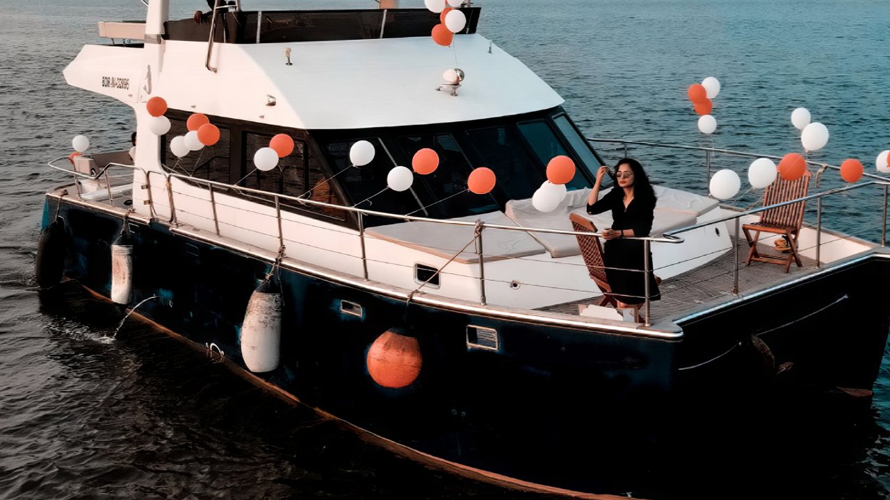 LUXURY CATAMARAN