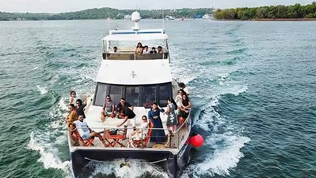 LUXURY CATAMARAN